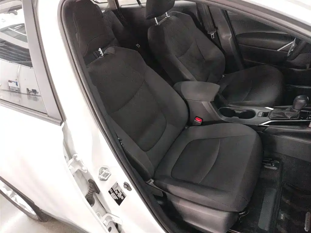 Toyota Corolla Cross 2023 Hybrid 2.0L Pioneer Edition фото 25