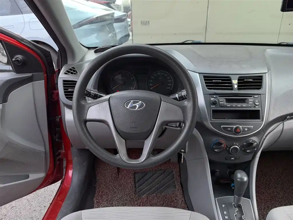 Hyundai Verna 2014 1.4L Automatic Fashion GS фото 11