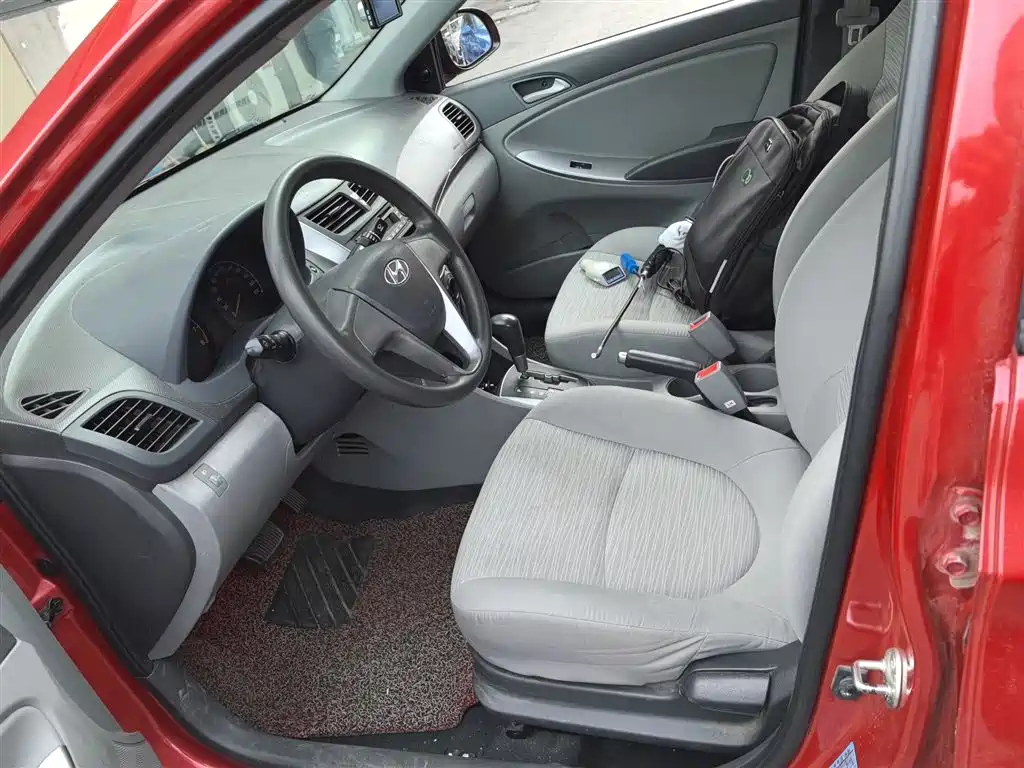 Hyundai Verna 2014 1.4L Automatic Fashion GS фото 15