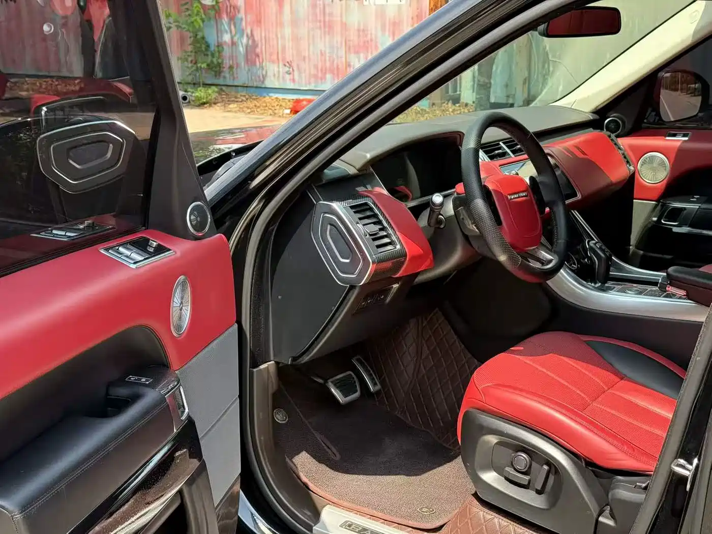 Land Rover Range Rover Sport 2016 Model 3.0 SC V6 SE фото 3