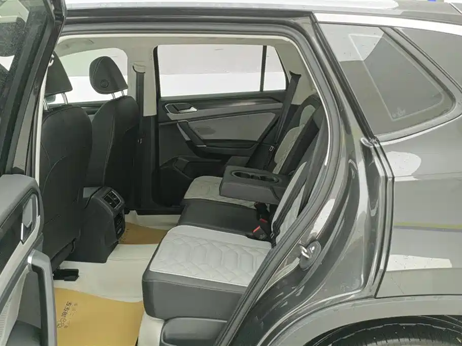 Volkswagen Tayron 2024 300TSI 2WD Luxury Plus Advanced фото 11