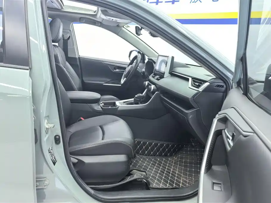 Toyota RAV4 Rongfang 2020 2.0L CVT 2WD Fashion PLUS фото 8