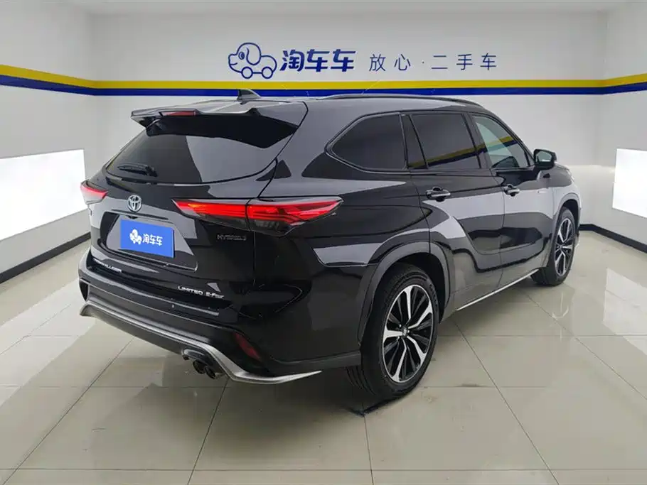 Toyota Crown Kluger 2022 2.5L HEV 4WD Flagship Edition фото 3