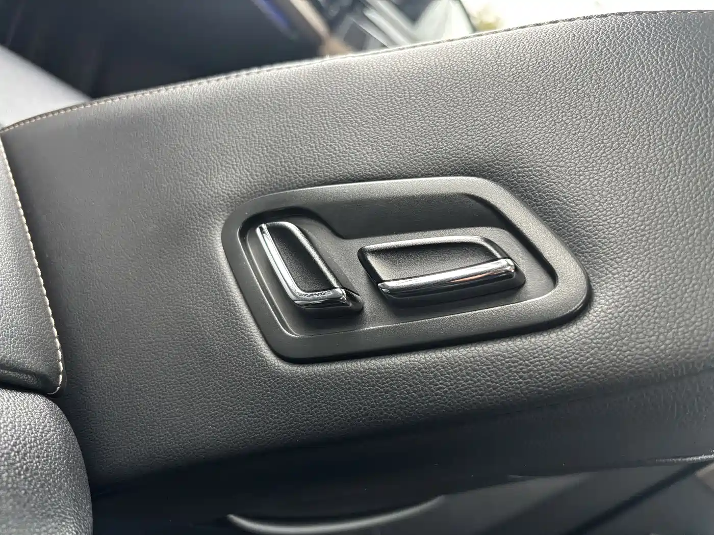 Volkswagen Passat 2021 Model 330TSI Luxury Edition фото 14