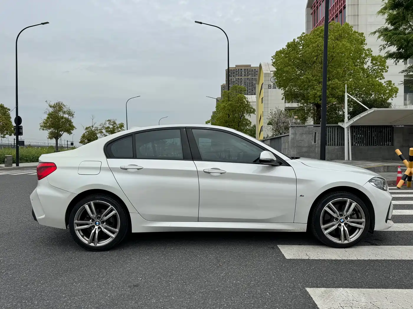 BMW 1 Series 2019 120i M Sport Package фото 8