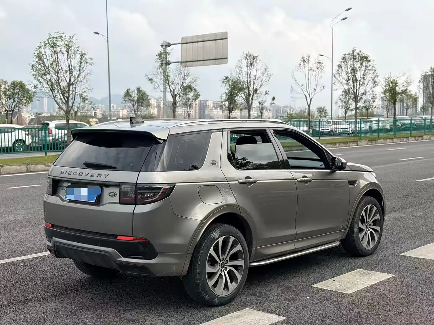 Land Rover Discovery Sport 2021 249PS R-Dynamic SE Performance Technology Edition 5-seater фото 7