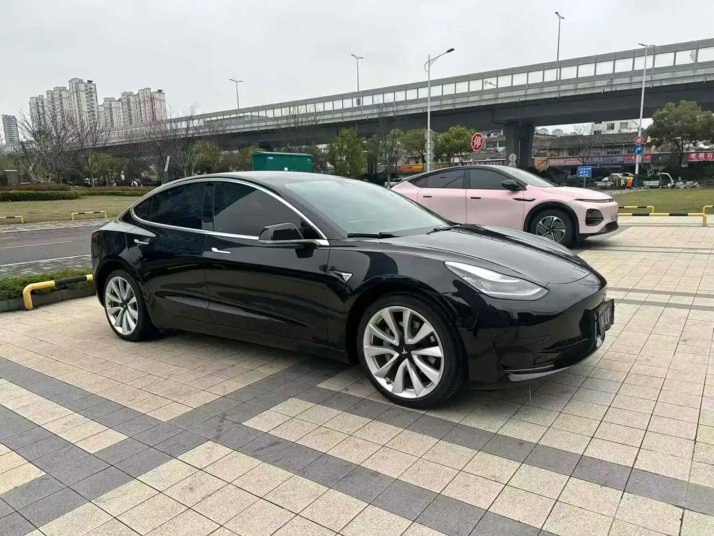 TESLA MODEL 3