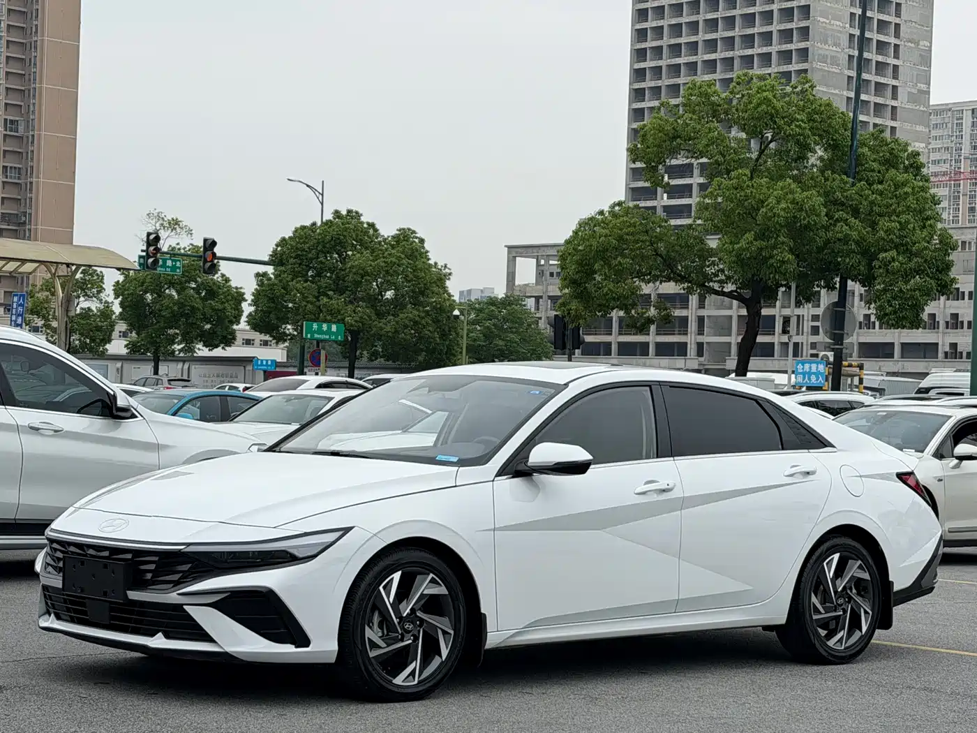 Hyundai Elantra 2023 Model 1.5L CVT LUX Premium Edition