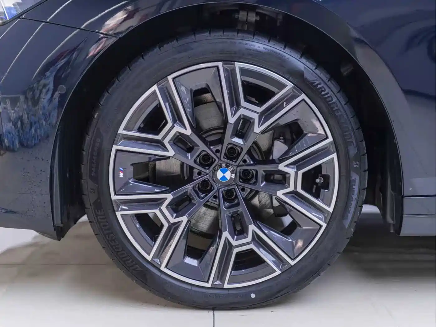 BMW 5 Series 2024 530Li Premium M Sport Package фото 22
