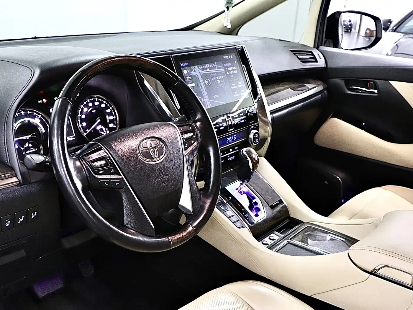 Toyota Vellfire 2020 Twin Engine 2.5L HV Premium Edition фото 11