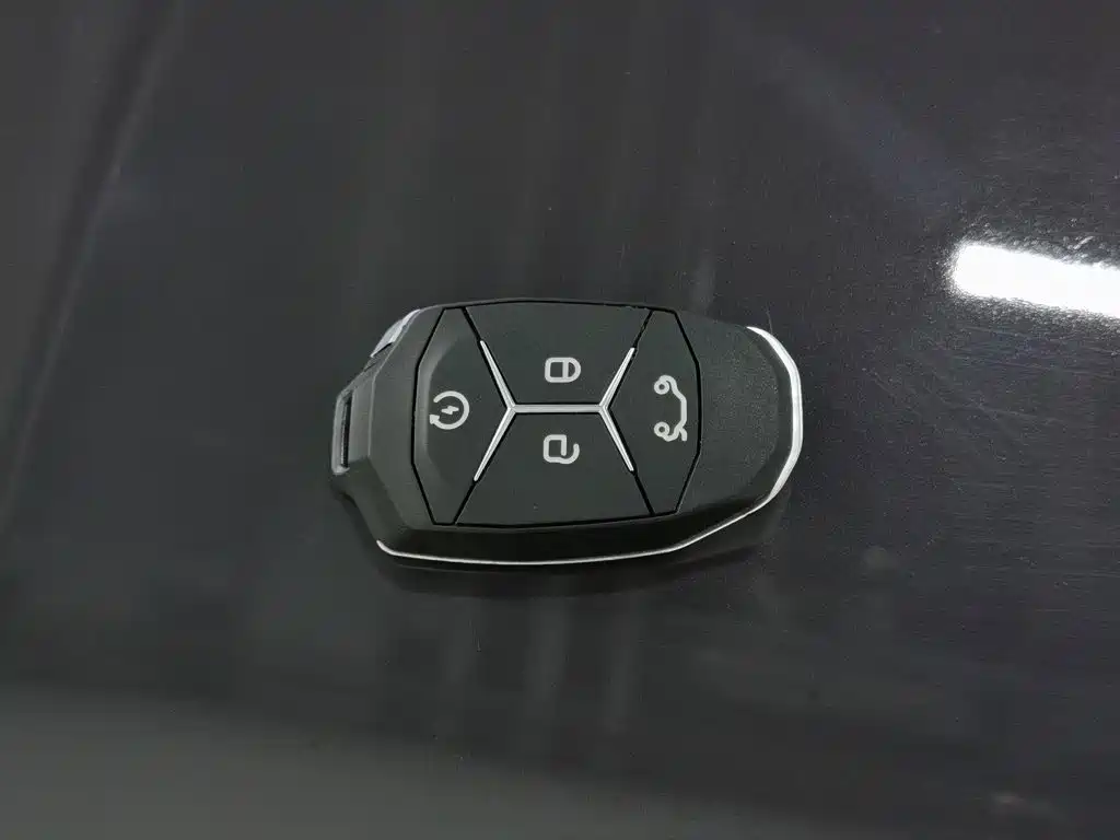 Photo 19 - Lynk & Co 02