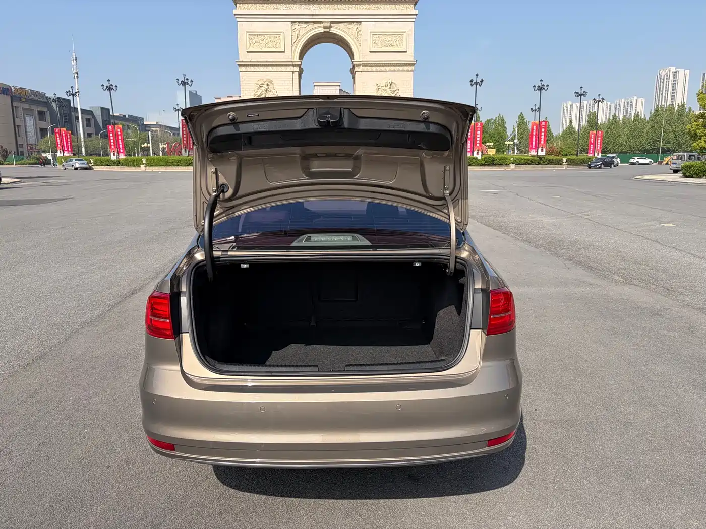 Volkswagen Sagitar 2015 1.6L Automatic Comfort фото 17
