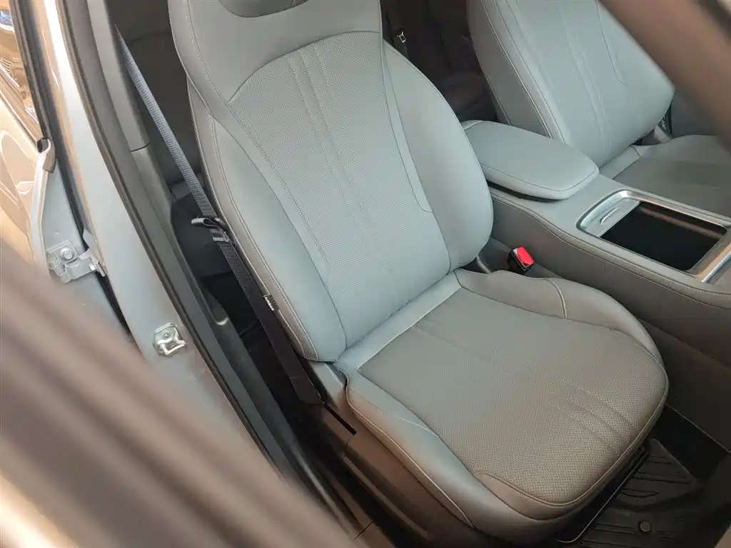 Geely Galaxy Galaxy L7 2025 Model EM-i 115km Long Range Edition фото 25