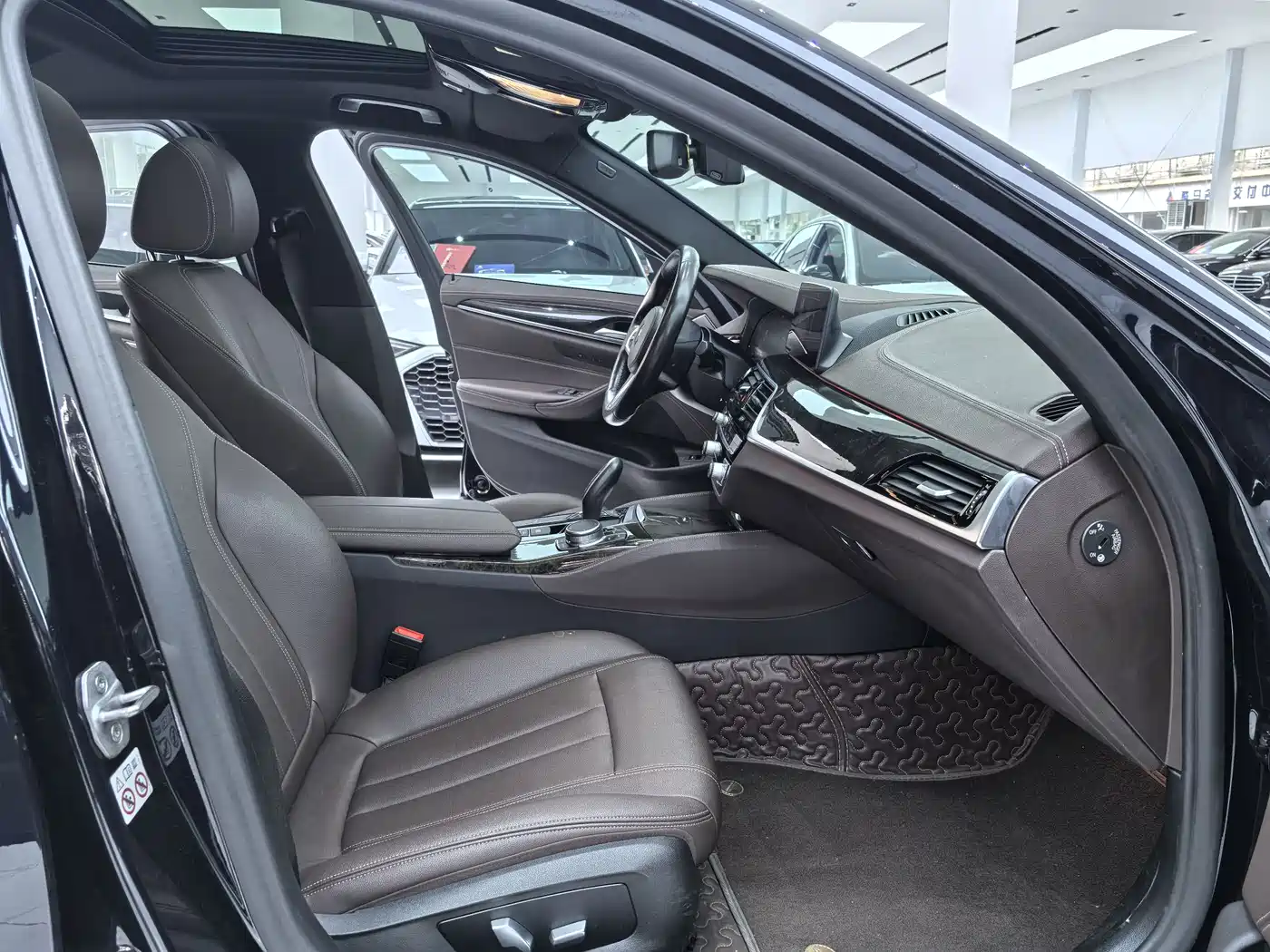 BMW 5 Series 2020 525Li M Sport Package фото 11