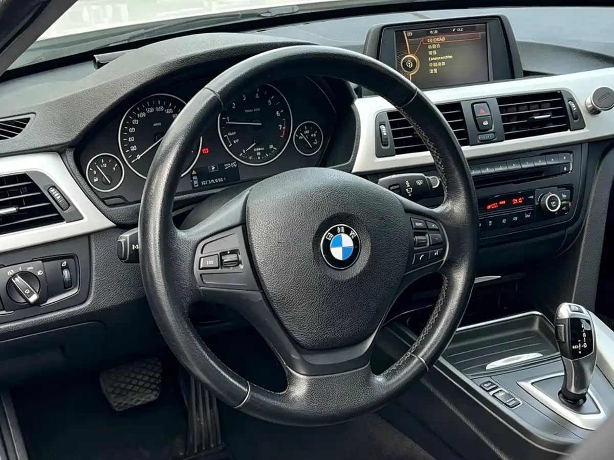 BMW 3 Series 2013 320i Fashion фото 7