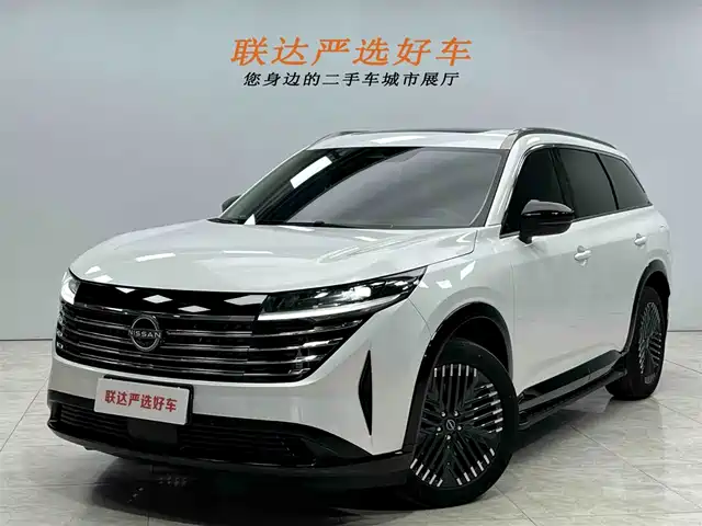 NISSAN EXPLORING THE LAND