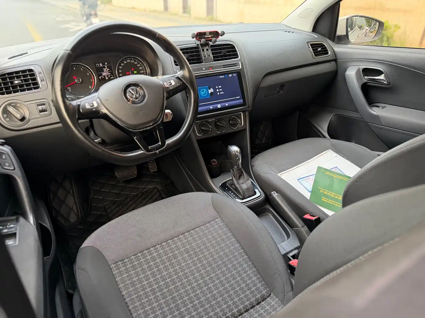 Volkswagen Polo 2016 1.6L Automatic Comfort фото 8