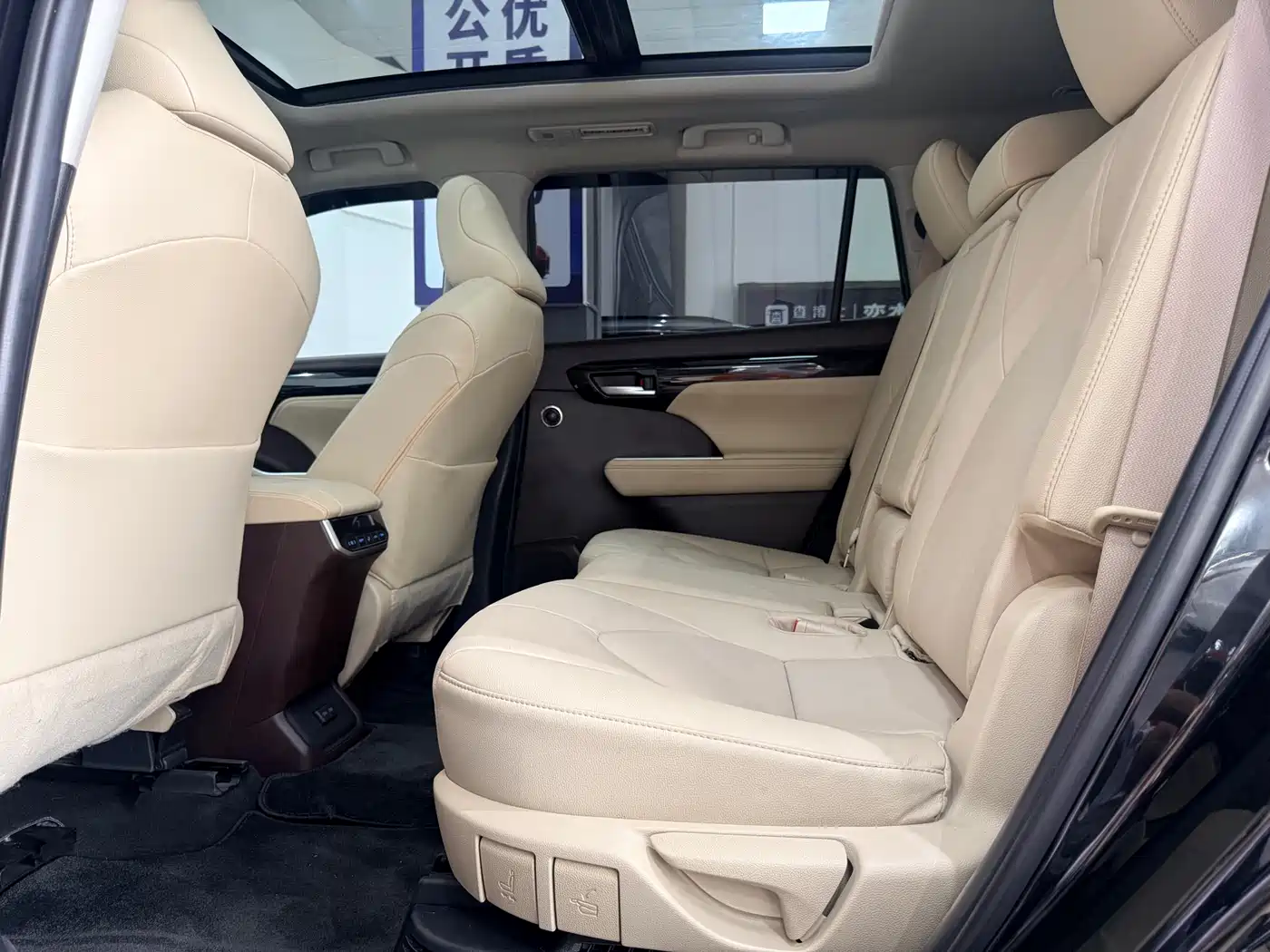 Toyota Highlander 2022 Model Dual Engine 2.5L 4WD Premium Edition 7-Seater фото 12