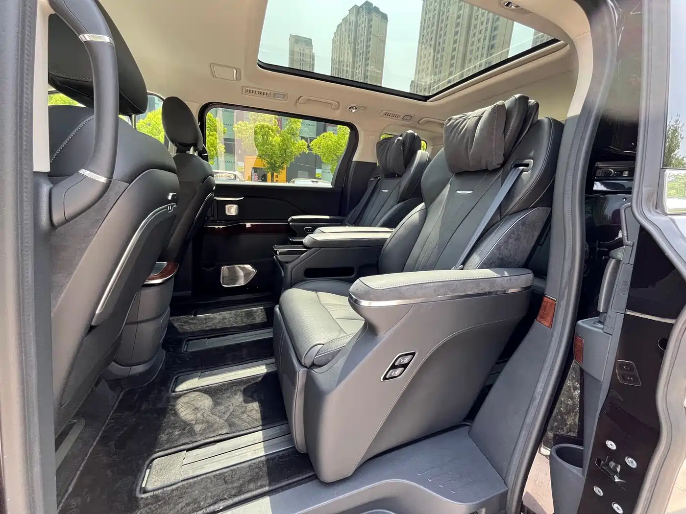 Hongqi HQ9 2024 Model 2.0T Luxury Edition фото 19