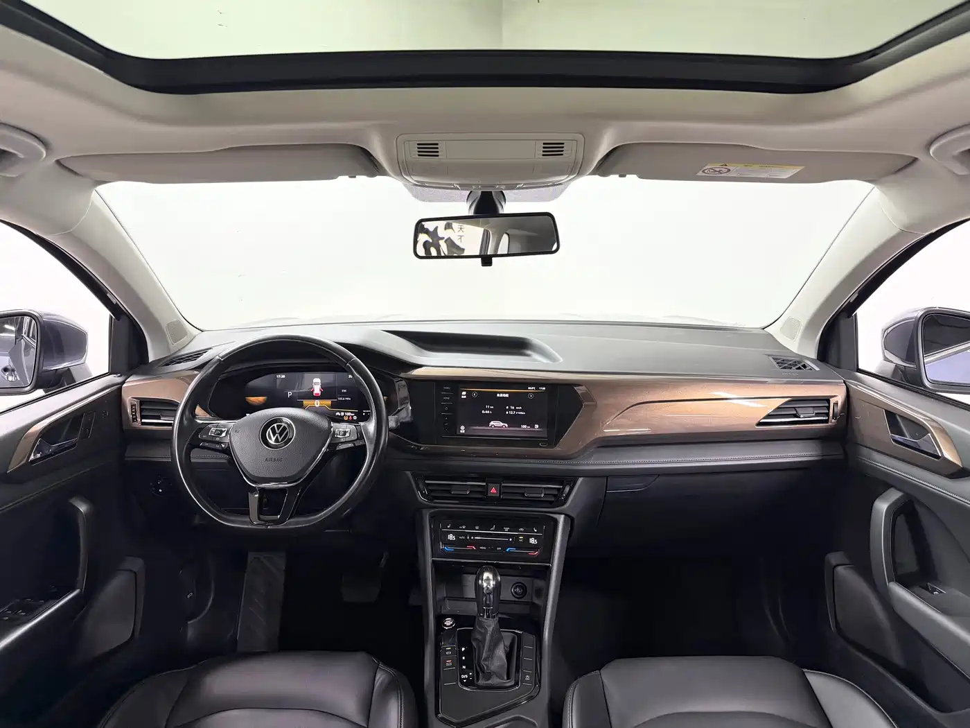 Volkswagen Tharu 2022 280TSI FWD Luxury Edition фото 11