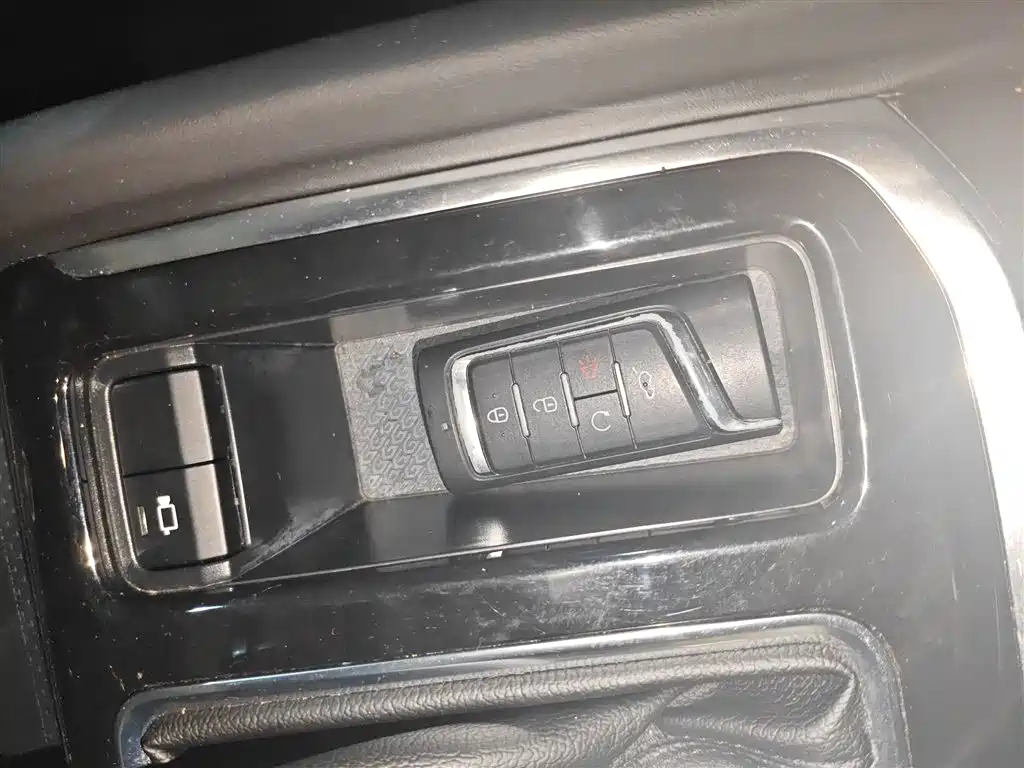 GAC Trumpchi Trumpchi GS8 2017 320T 2WD Luxury Smart Connect (7-seater) фото 9