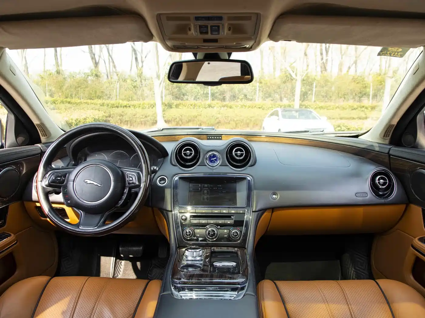 Photo 29 - Jaguar XJ