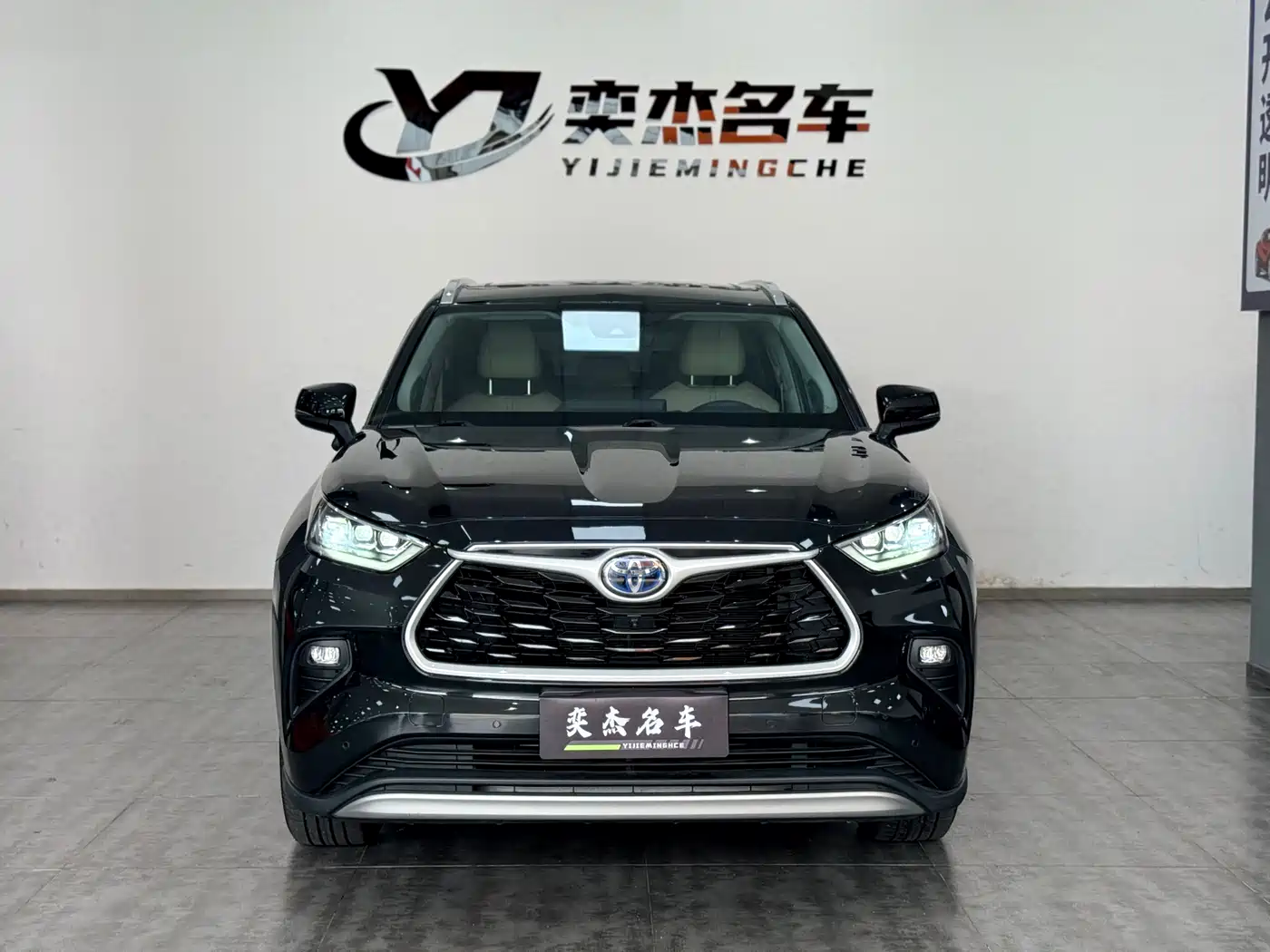 Toyota Highlander 2022 Model Dual Engine 2.5L 4WD Premium Edition 7-Seater фото 2