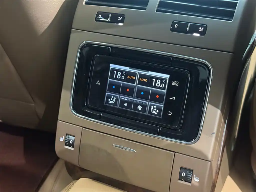 Volkswagen Phaeton 2012 3.0L Executive фото 10
