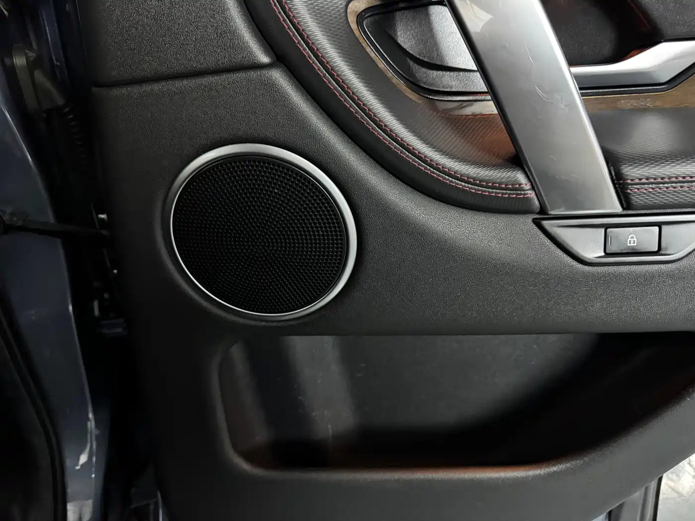 LAND ROVER DISCOVER SPORTS