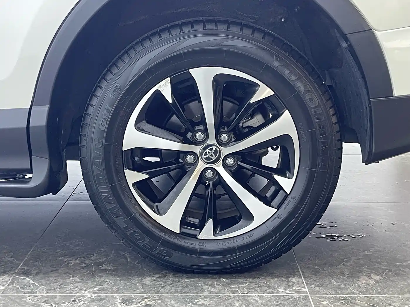 Toyota RAV4 Rongfang 2016 2.0L CVT 2WD Trend (China V) фото 9