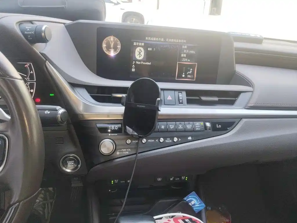 Фото 6 - Lexus ES