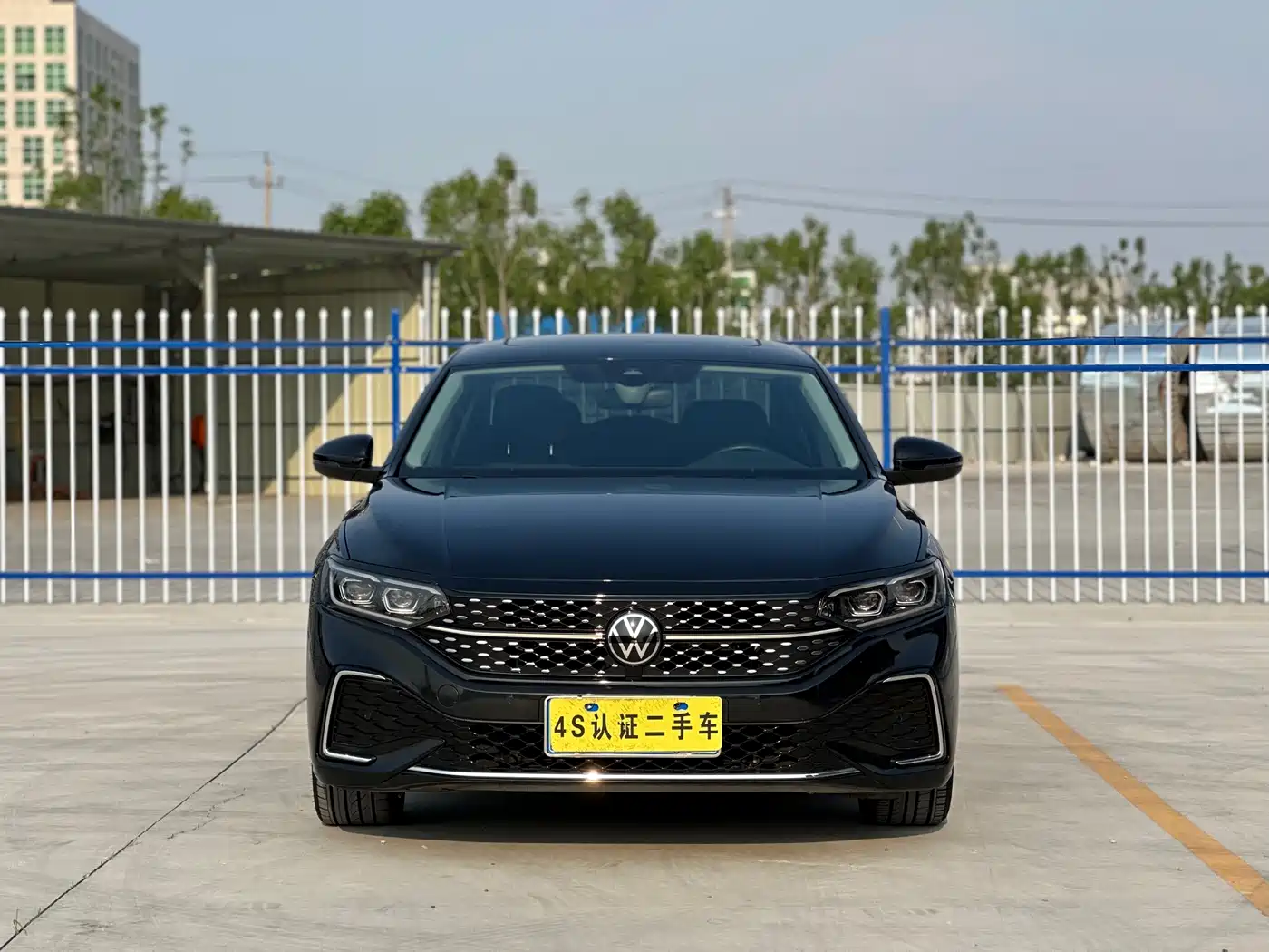 Volkswagen Passat 2022 330TSI Luxury Edition фото 2