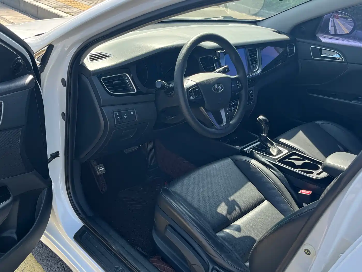 Hyundai Mistra 2016 1.8L Automatic Smart GLS фото 8