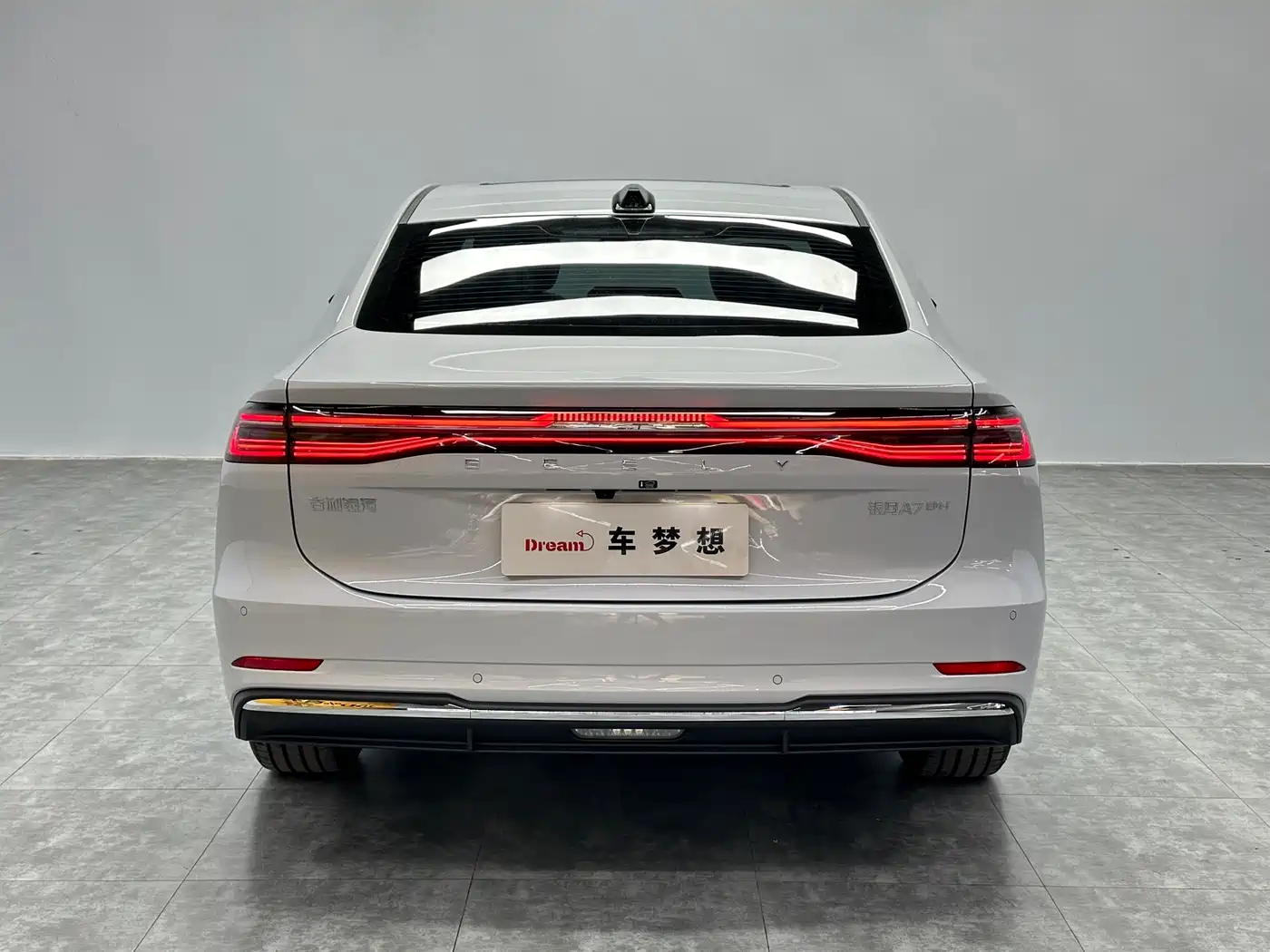 Geely Galaxy Galaxy A7 2025 EM-i 150km Explorer+ Edition фото 5