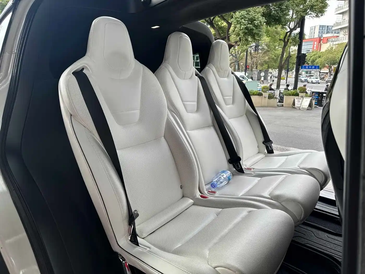 TESLA MODEL X