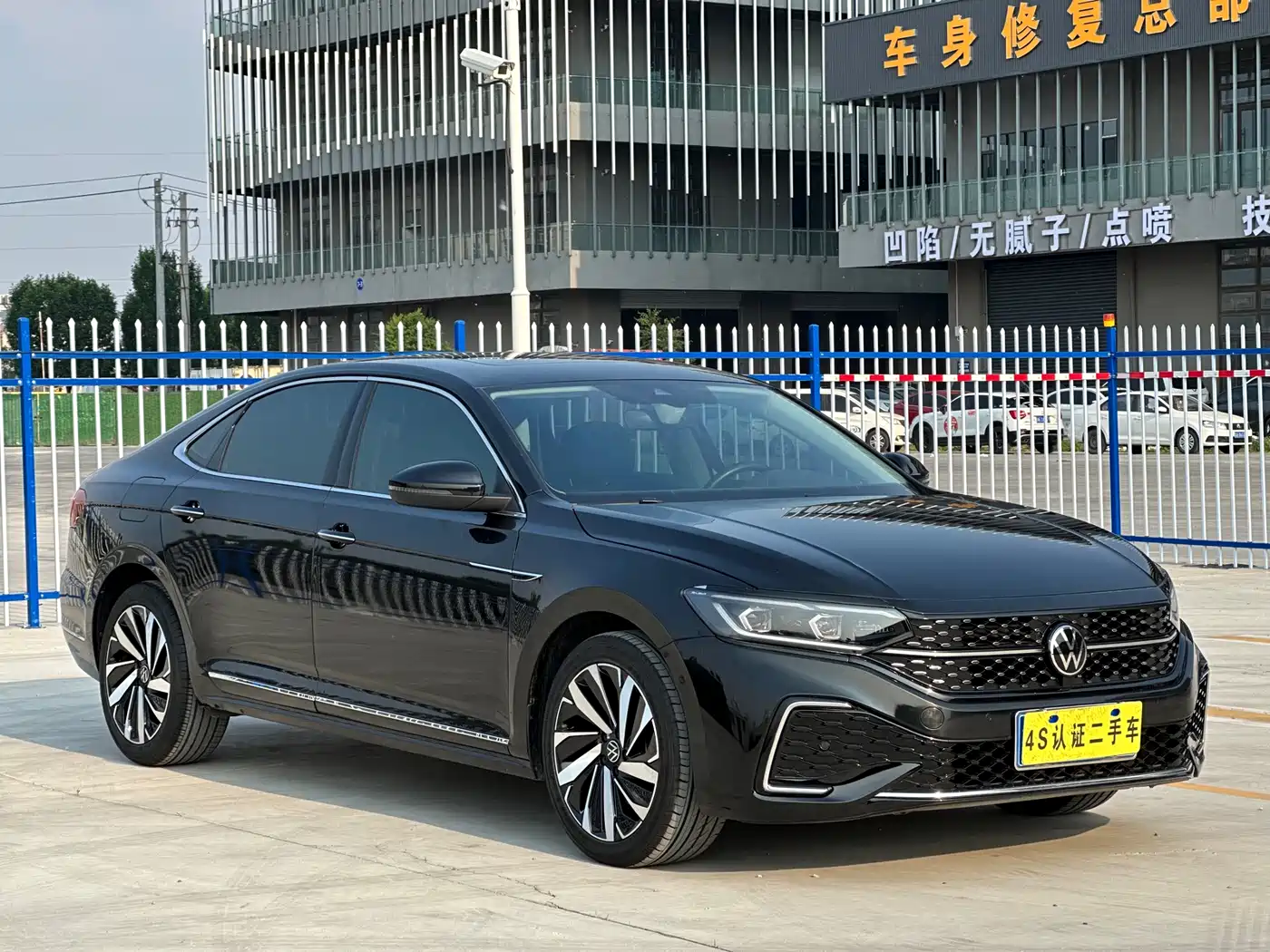 Volkswagen Passat 2022 330TSI Luxury Edition фото 3