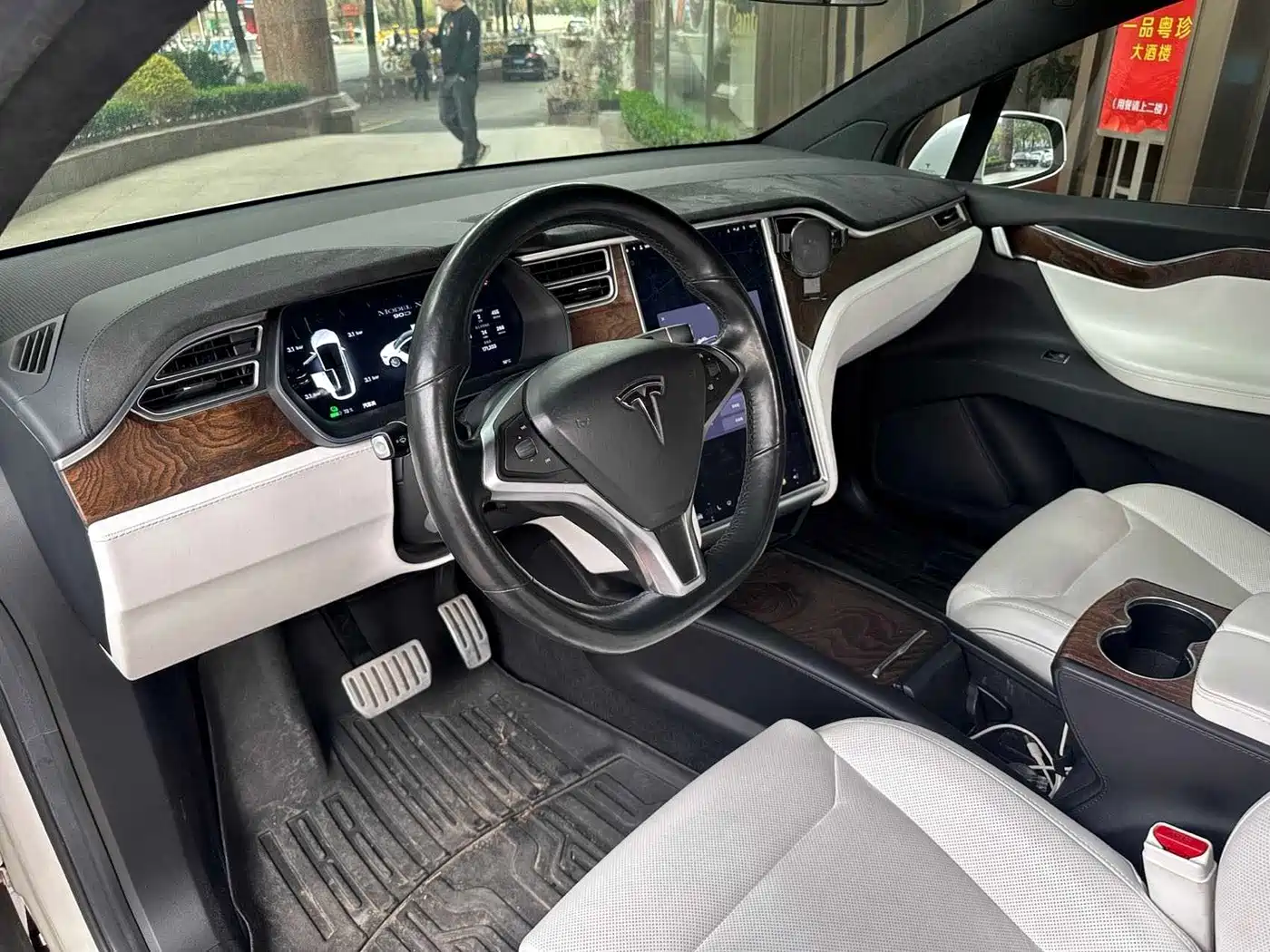 TESLA MODEL X