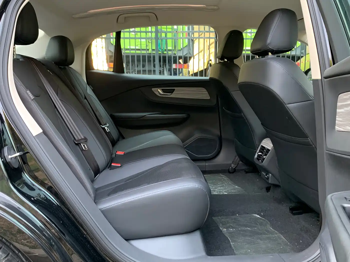Hongqi E-QM5 2022 431km Charging Enjoyment Edition фото 13