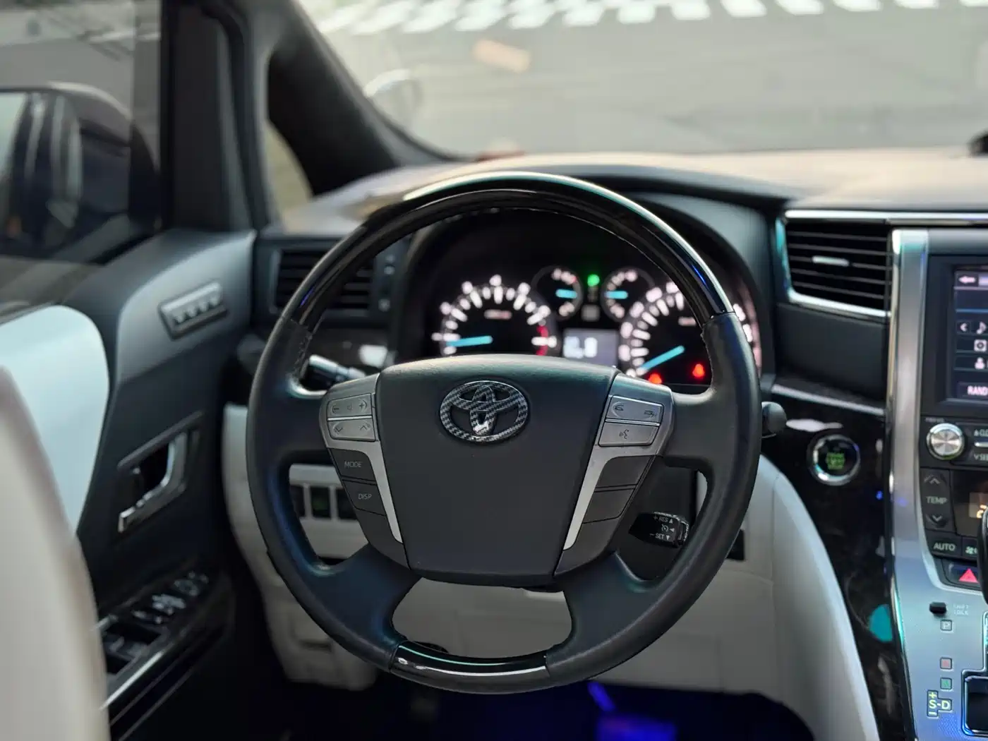 Toyota Alphard 2011 3.5L Luxury Edition фото 8