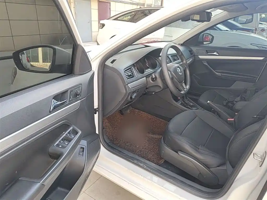 Volkswagen Lavida 2015 1.6L Automatic Trend Edition фото 16