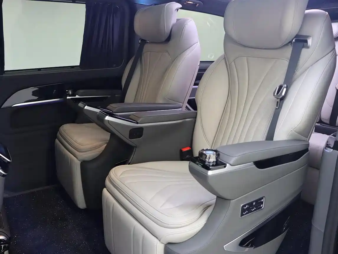 Mercedes-Benz V-Class 2024 V 300 L Long Wheelbase Premium фото 14