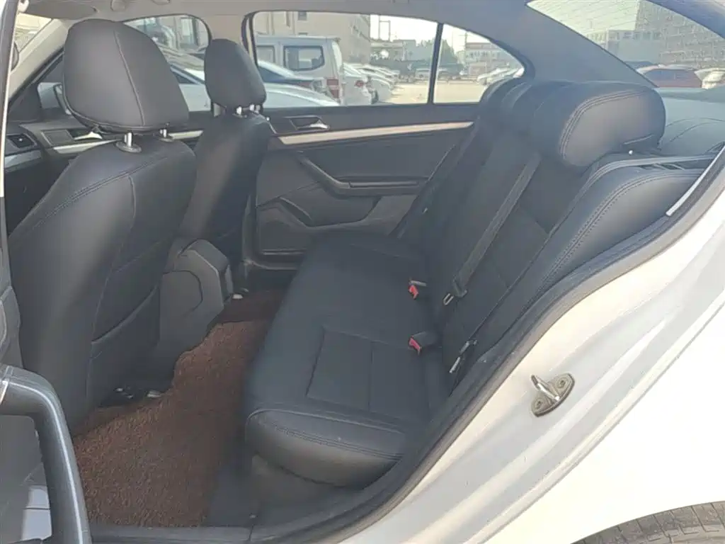 Volkswagen Lavida 2015 1.6L Automatic Trend Edition фото 17