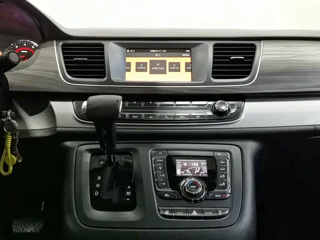 SAIC Maxus Maxus G10 2018 PLUS 2.0T Automatic Elite Edition фото 12
