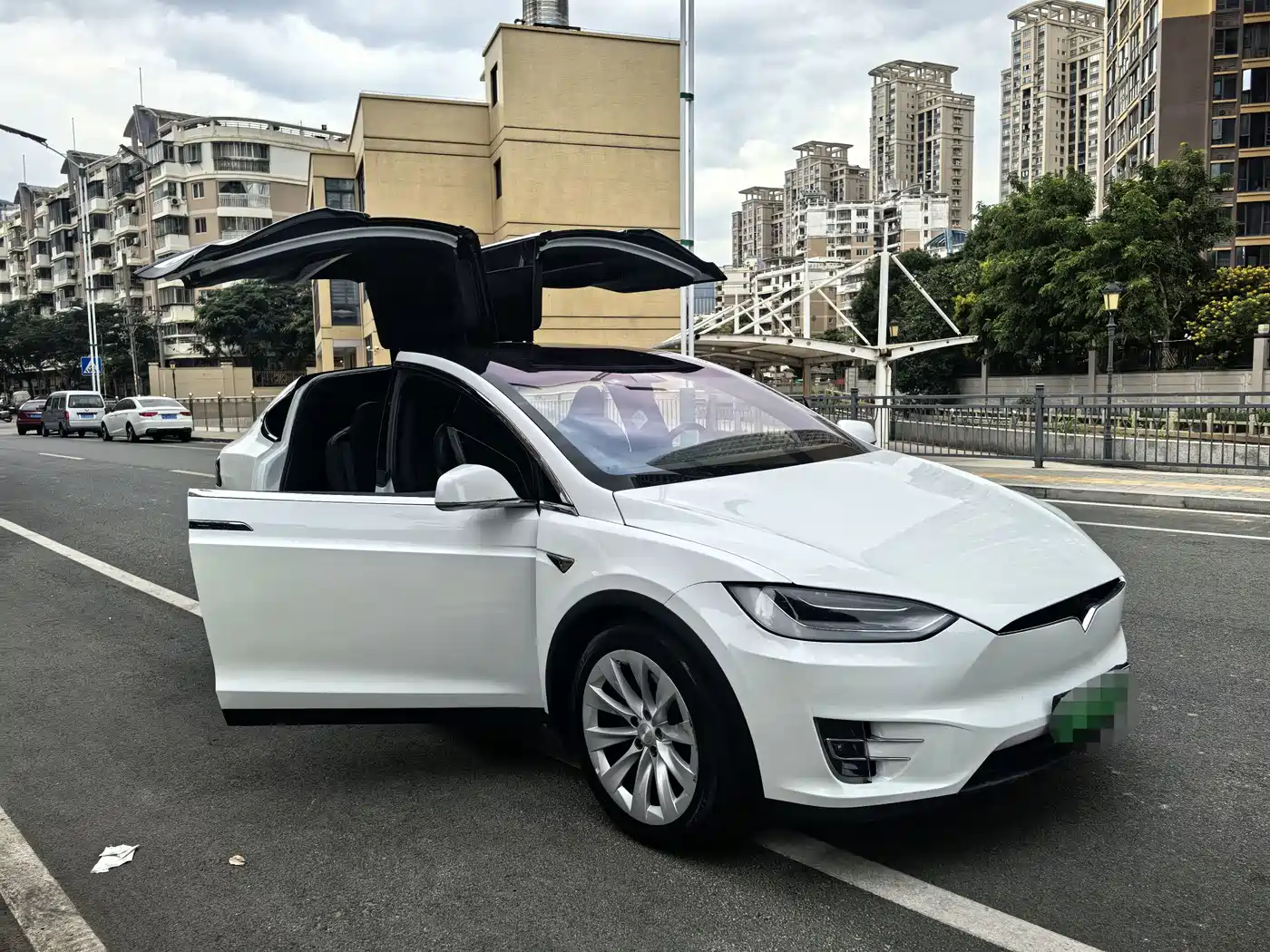 TESLA MODEL X