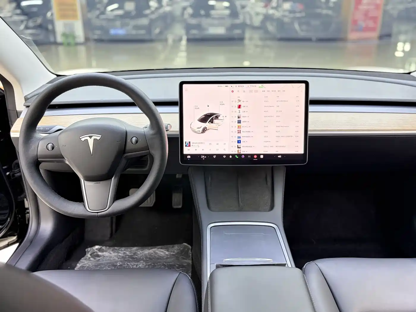 TESLA MODEL 3