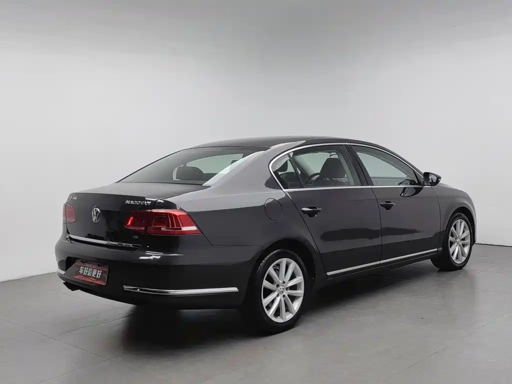 Photo 2 - Volkswagen Magotan