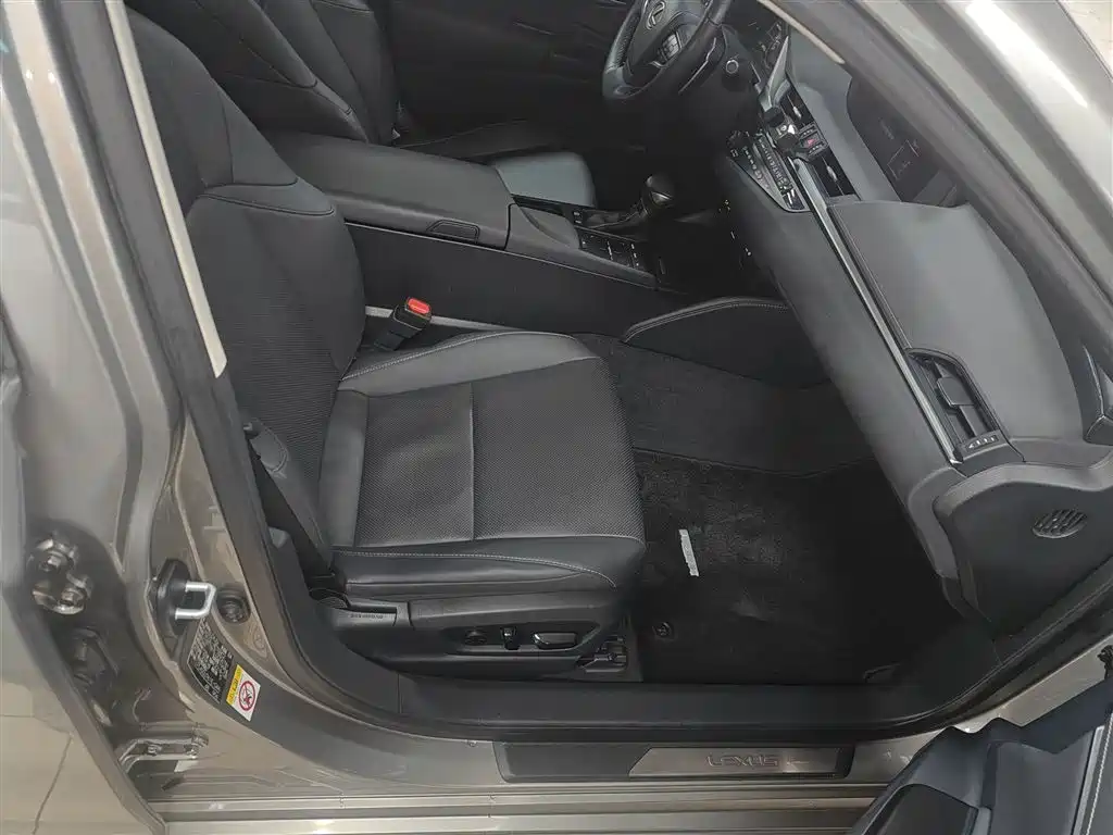 Lexus ES 2018 200 Excellence Edition China V фото 20