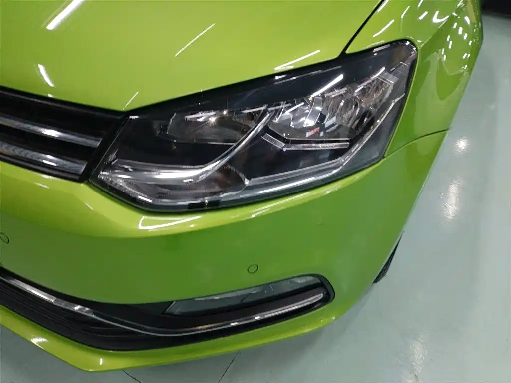 Volkswagen Polo 2014 1.6L Automatic Luxury Edition фото 15