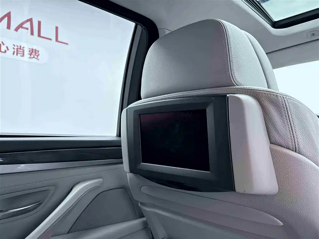 BMW 5 Series 2011 535Li Luxury фото 17