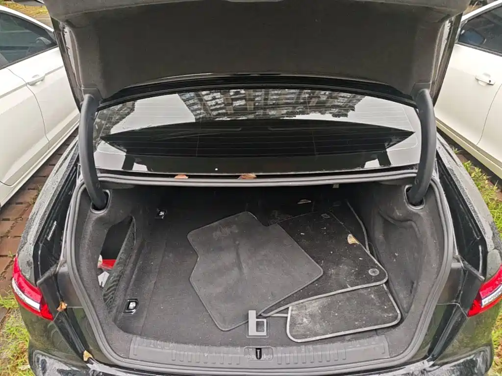 Фото 19 - Audi A6L